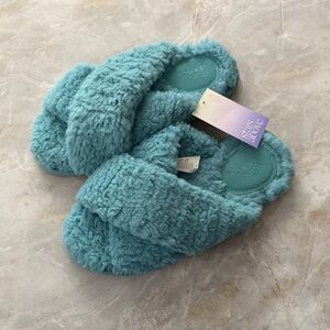 Stars Above Women's Aqua Light Blue Open Toed Plush Slippers - Small